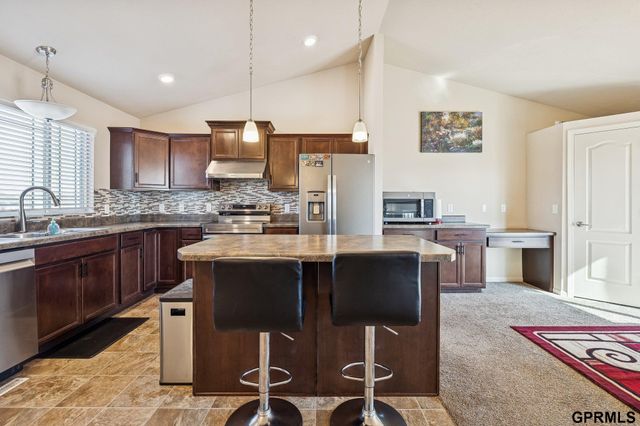 7371 N 165th Street, Bennington, NE 68007