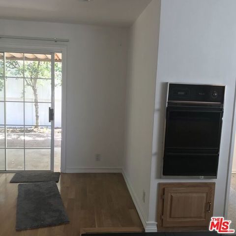 6721 Melba Avenue, West Hills (los Angeles), CA 91307