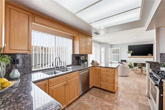 13066 Broken Bit, Corona, CA 92883