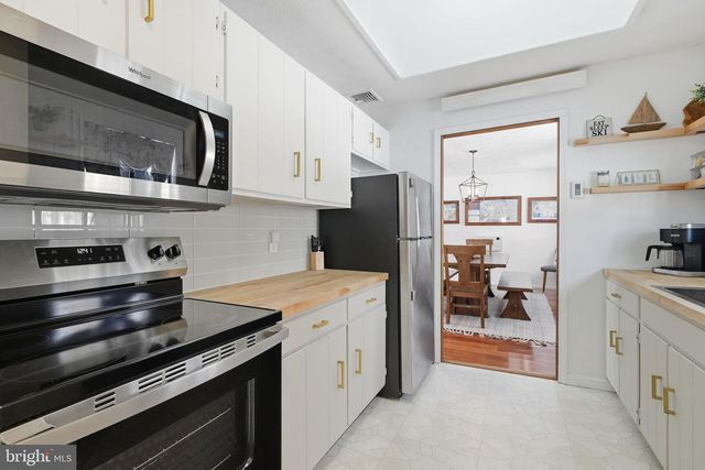 2105 BLUE OX RD, Pocono Pines, PA 18350