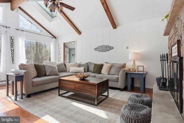 2105 BLUE OX RD, Pocono Pines, PA 18350