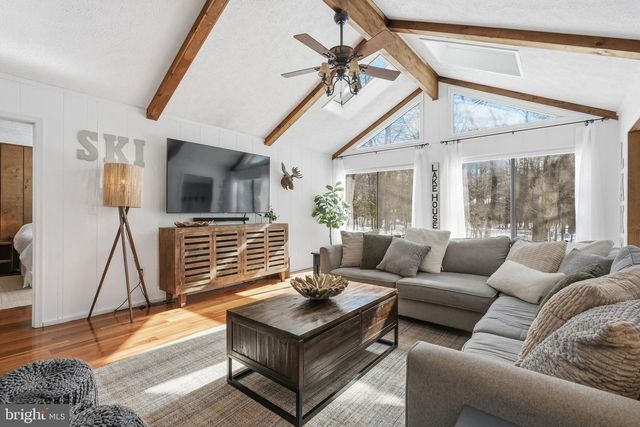 2105 BLUE OX RD, Pocono Pines, PA 18350