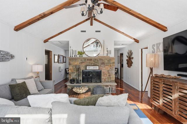 2105 BLUE OX RD, Pocono Pines, PA 18350