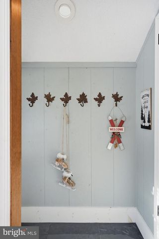 2105 BLUE OX RD, Pocono Pines, PA 18350