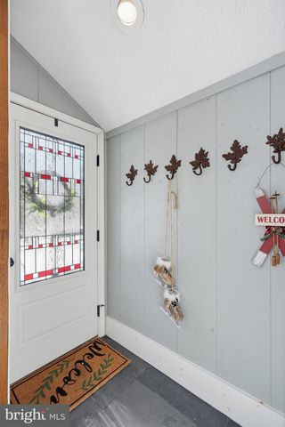 2105 BLUE OX RD, Pocono Pines, PA 18350