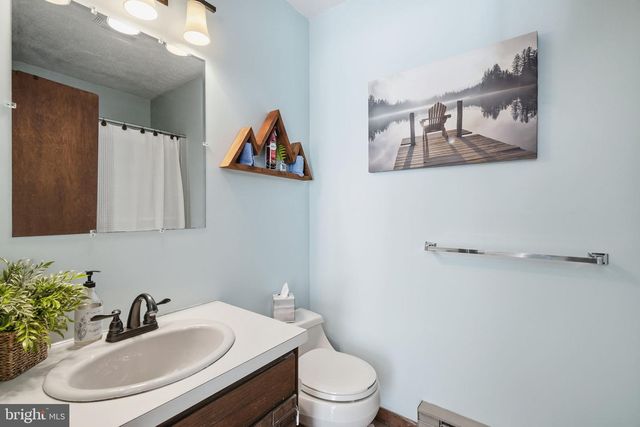 2105 BLUE OX RD, Pocono Pines, PA 18350