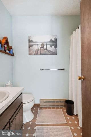 2105 BLUE OX RD, Pocono Pines, PA 18350