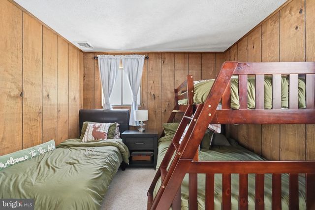 2105 BLUE OX RD, Pocono Pines, PA 18350