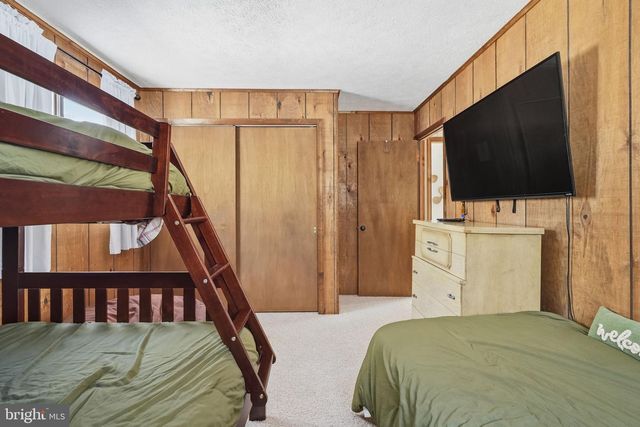 2105 BLUE OX RD, Pocono Pines, PA 18350