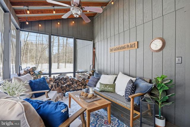 2105 BLUE OX RD, Pocono Pines, PA 18350