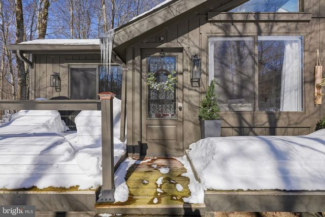 2105 BLUE OX RD, Pocono Pines, PA 18350