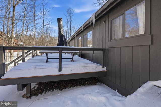 2105 BLUE OX RD, Pocono Pines, PA 18350