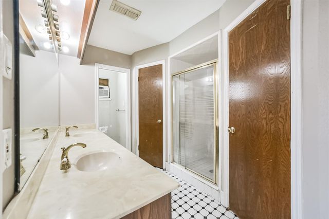 16511 Clearcrest Drive, Houston, TX 77059