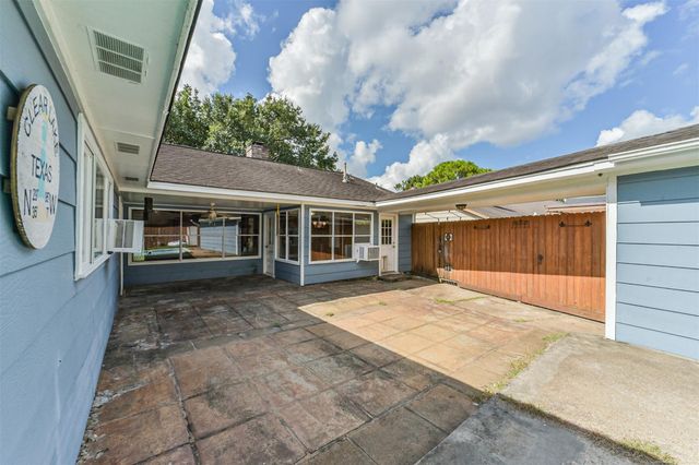 16511 Clearcrest Drive, Houston, TX 77059