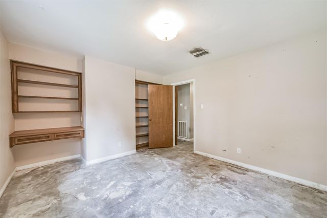 16511 Clearcrest Drive, Houston, TX 77059