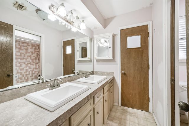16511 Clearcrest Drive, Houston, TX 77059