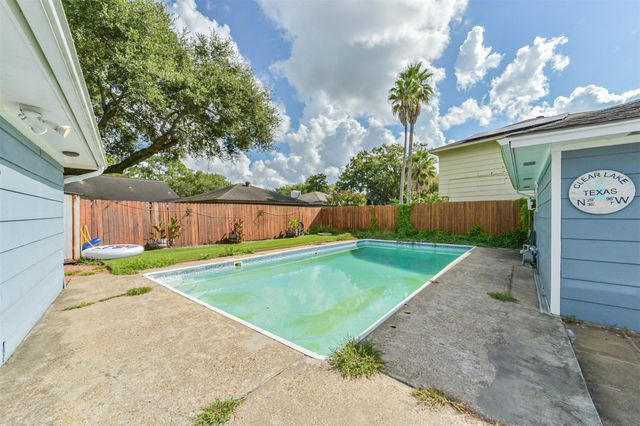 16511 Clearcrest Drive, Houston, TX 77059