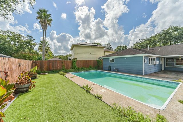 16511 Clearcrest Drive, Houston, TX 77059