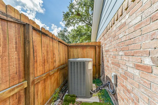 16511 Clearcrest Drive, Houston, TX 77059