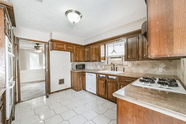 16511 Clearcrest Drive, Houston, TX 77059