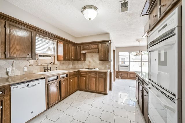 16511 Clearcrest Drive, Houston, TX 77059