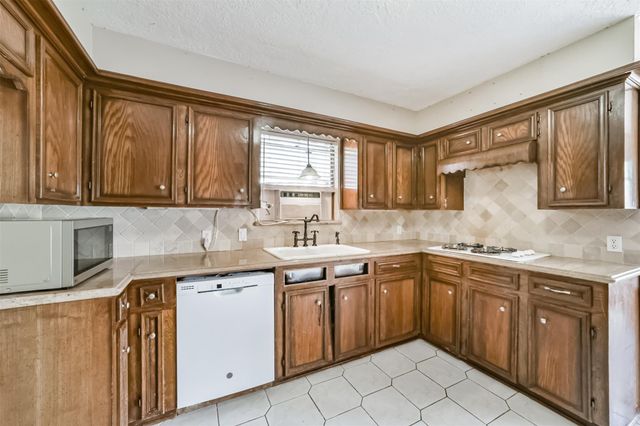 16511 Clearcrest Drive, Houston, TX 77059