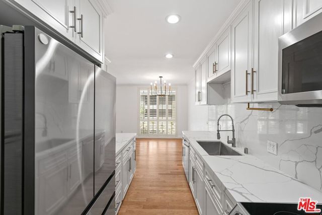 7270 Hillside Avenue 302, Los Angeles, CA 90046