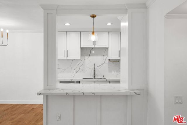 7270 Hillside Avenue 302, Los Angeles, CA 90046