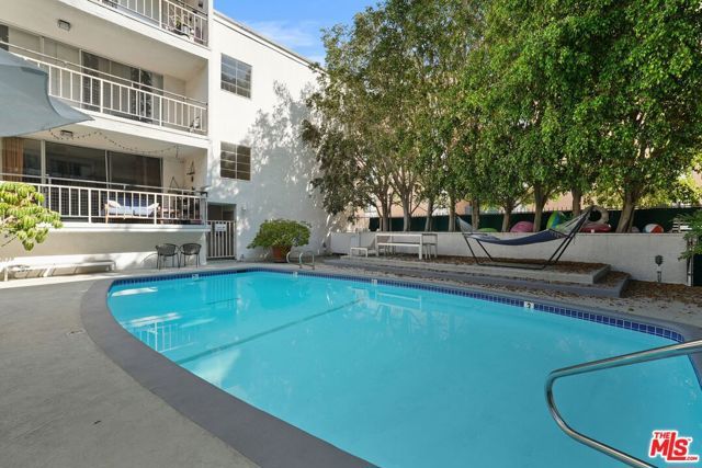 7270 Hillside Avenue 302, Los Angeles, CA 90046