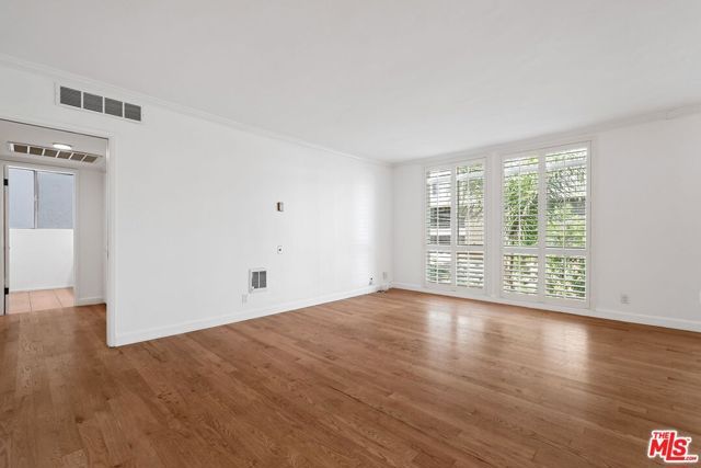 7270 Hillside Avenue 302, Los Angeles, CA 90046