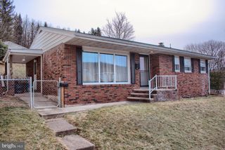 924 HEMLOCK ST, Shamokin, PA 17872