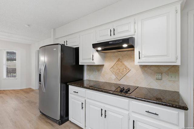 28007 ROCKY HOLW, San Antonio, TX 78258