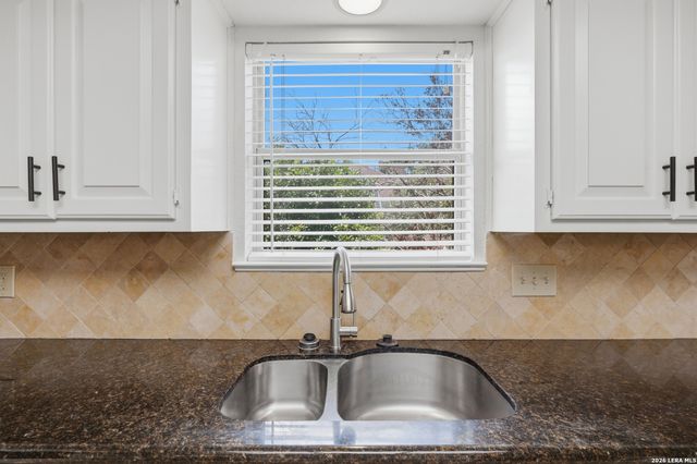 28007 ROCKY HOLW, San Antonio, TX 78258