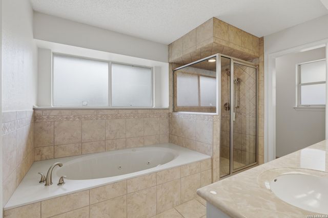 28007 ROCKY HOLW, San Antonio, TX 78258
