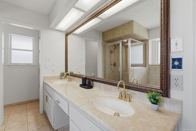 28007 ROCKY HOLW, San Antonio, TX 78258