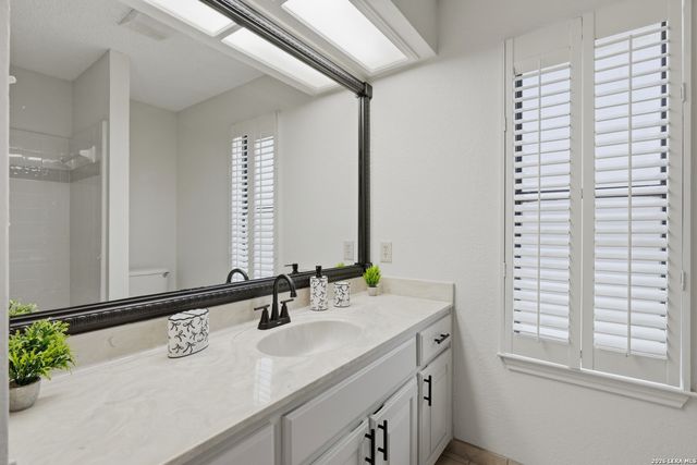 28007 ROCKY HOLW, San Antonio, TX 78258