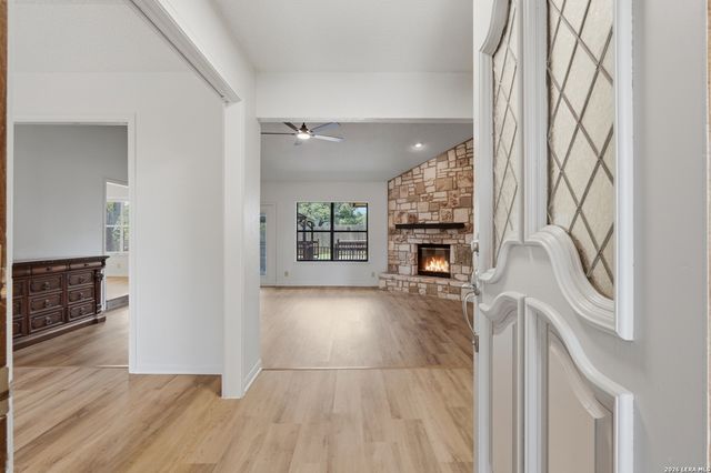 28007 ROCKY HOLW, San Antonio, TX 78258