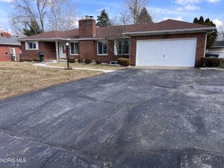 2904 Isha Laye Way, Toledo, OH 43606