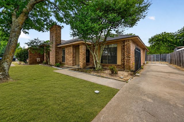 724 Lemons Street, Cedar Hill, TX 75104