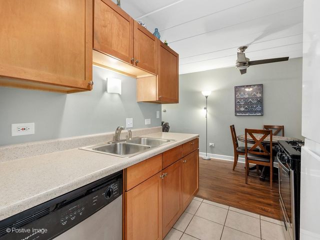 1000 S Lorraine Road 104, Wheaton, IL 60189