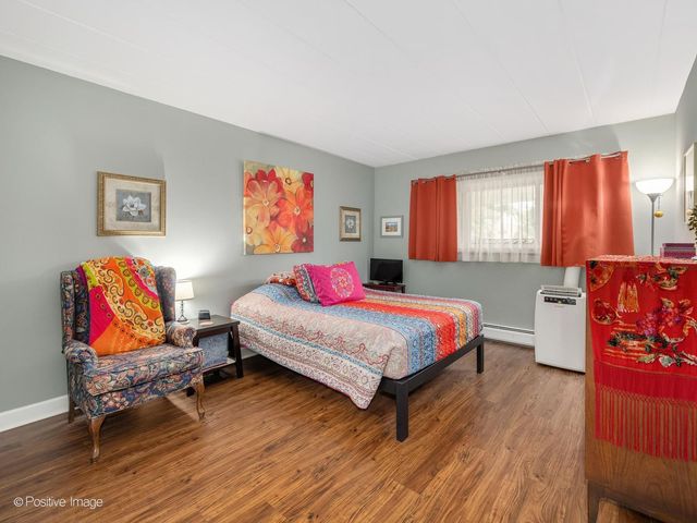 1000 S Lorraine Road 104, Wheaton, IL 60189