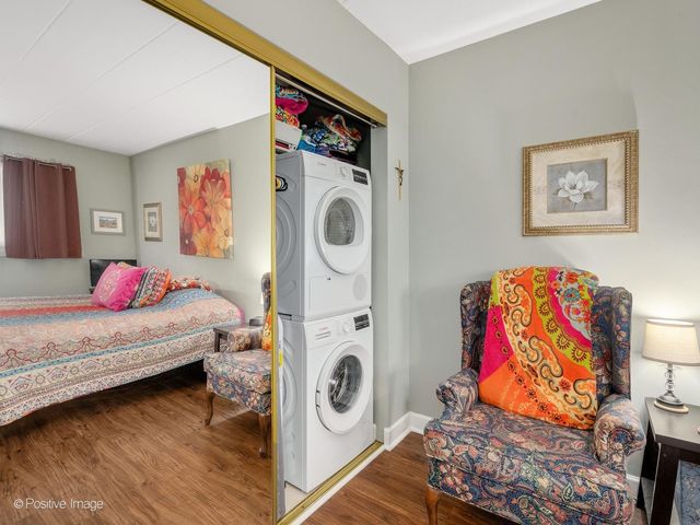 1000 S Lorraine Road 104, Wheaton, IL 60189