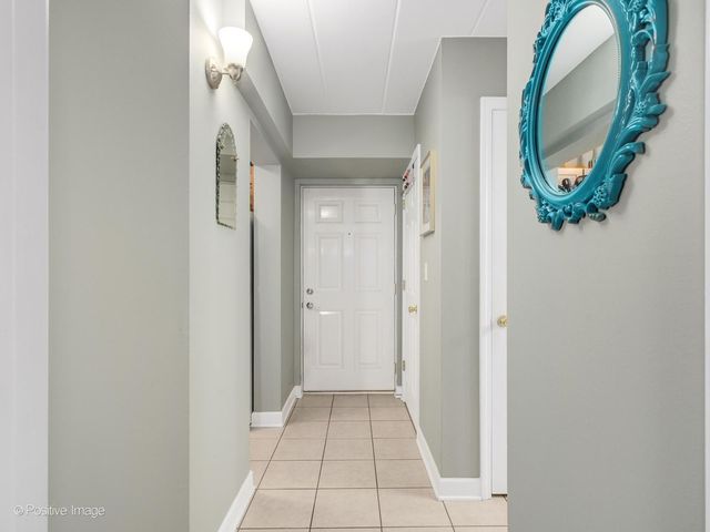 1000 S Lorraine Road 104, Wheaton, IL 60189