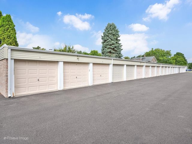 1000 S Lorraine Road 104, Wheaton, IL 60189