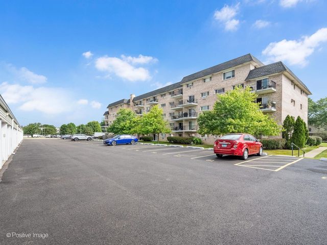 1000 S Lorraine Road 104, Wheaton, IL 60189