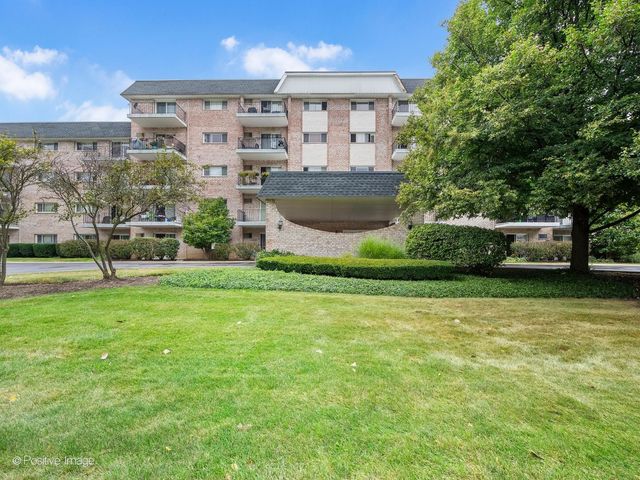 1000 S Lorraine Road 104, Wheaton, IL 60189