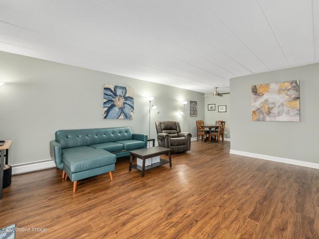 1000 S Lorraine Road 104, Wheaton, IL 60189