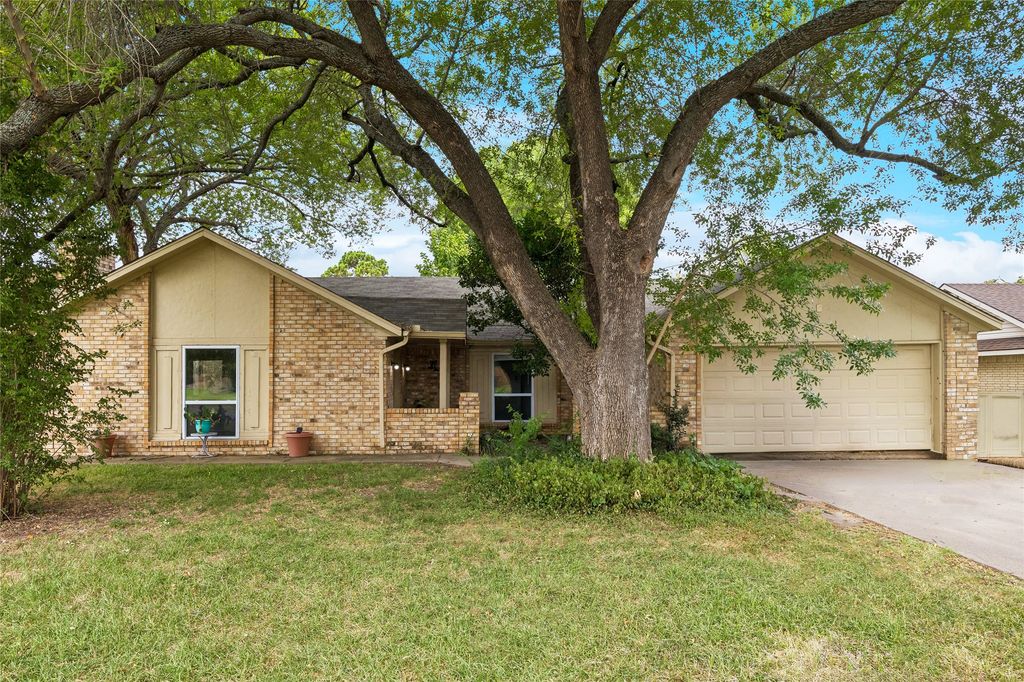 1016 Hazelwood Drive, Mansfield, TX 76063 — exterior