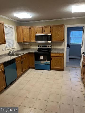 22 GABLE HILL RD, Levittown, PA 19057