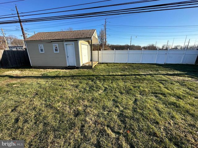 22 GABLE HILL RD, Levittown, PA 19057